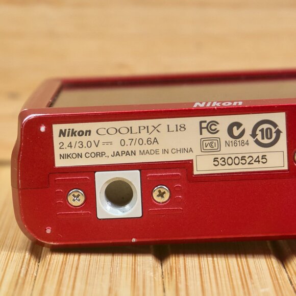 Nikon Coolpix L18 8MP Digital Camera with 3X Optical Zoom, Red - Picture 7 of 9
